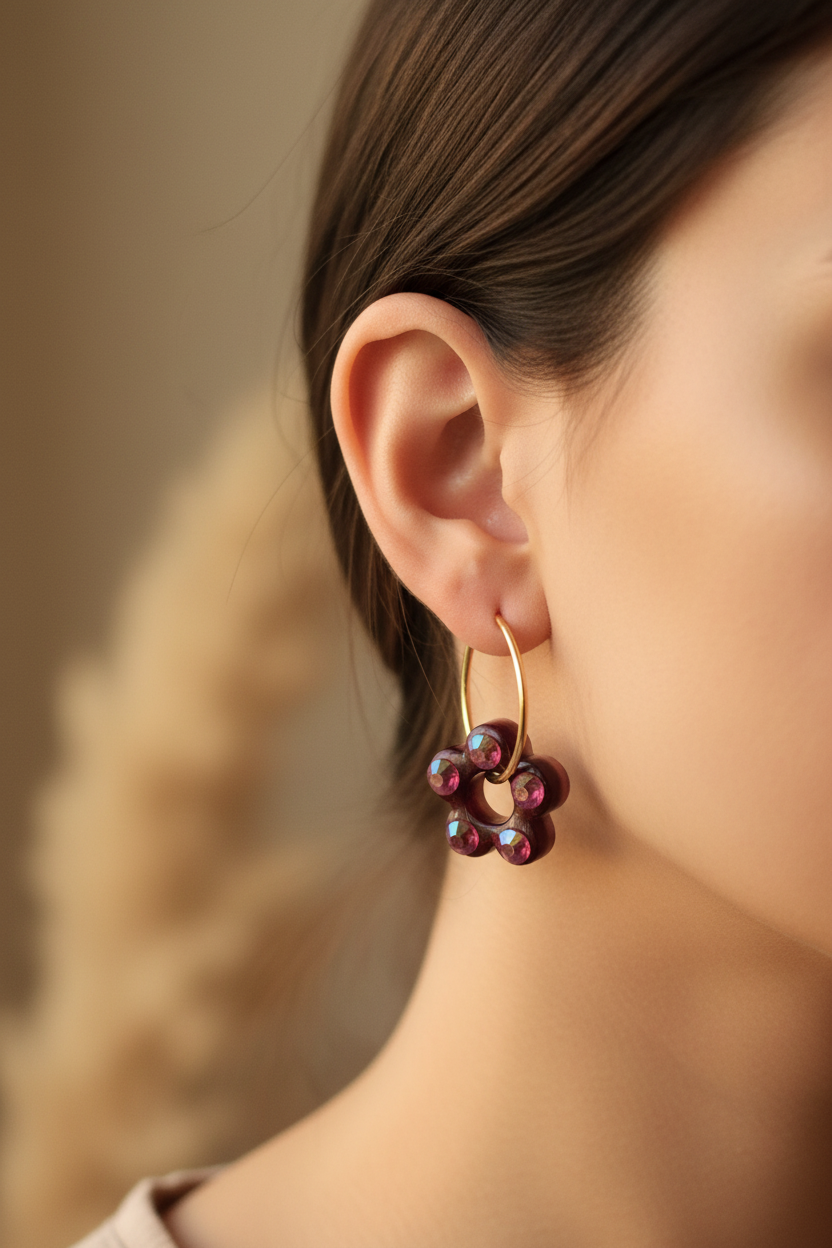 Pampilles Fleur Strass Irisés Bordeaux – Accessoires créoles artisanaux