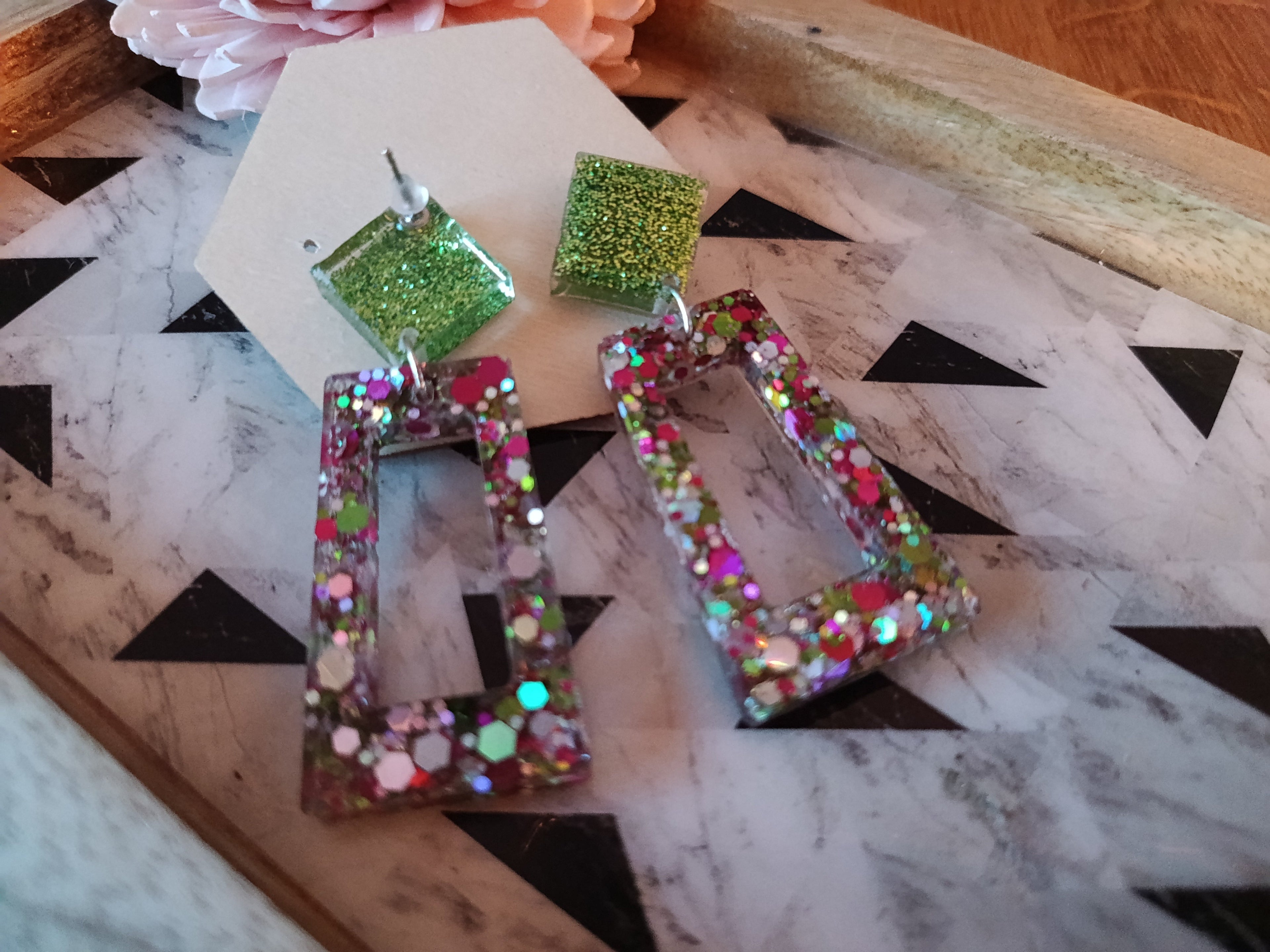 Boucles d'oreilles Pendantes Carrées Vertes & Rectangles — Paillettes Multicolores