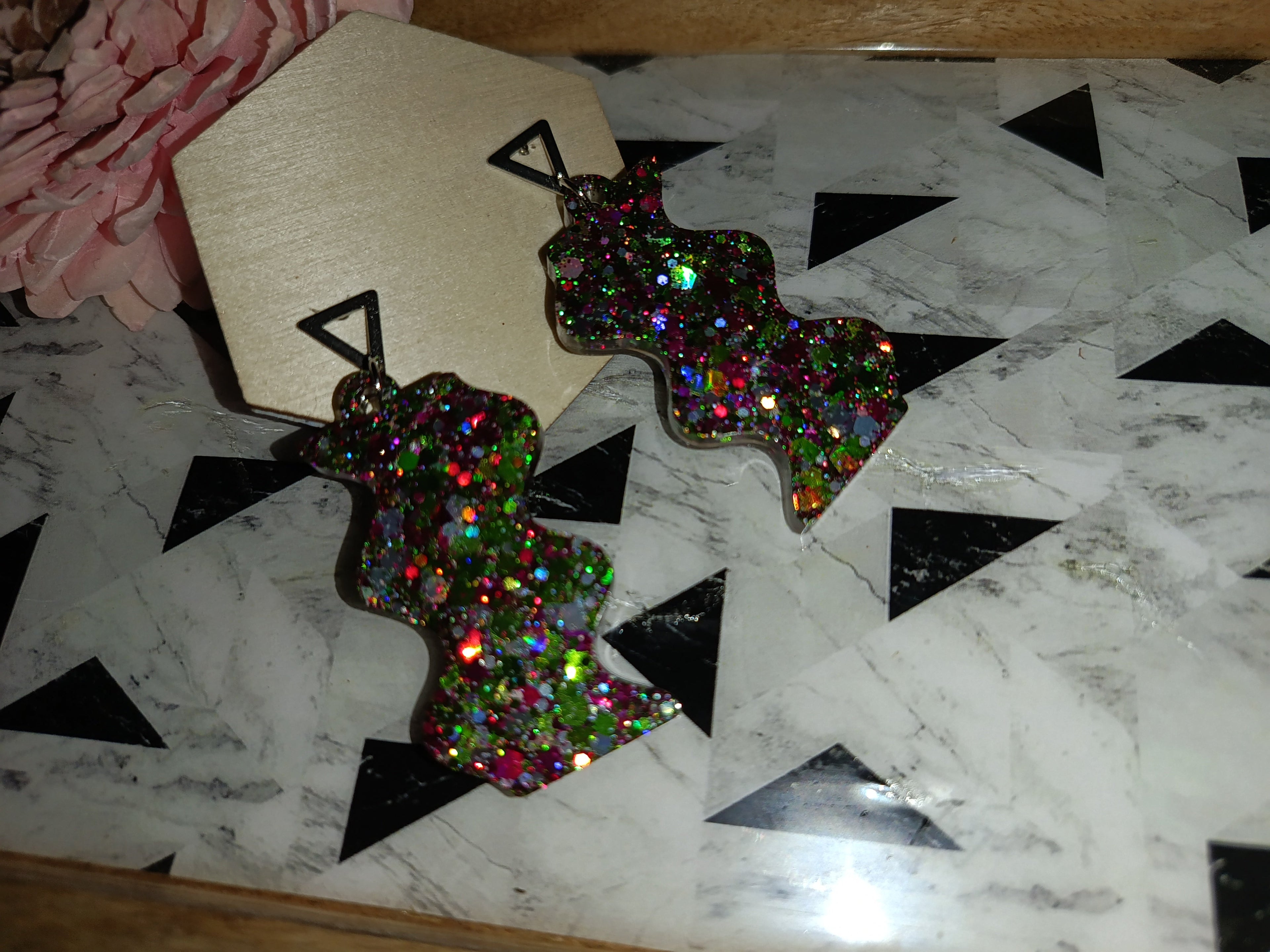 Boucles d'oreilles Silhouette & Triangle — Paillettes Multicolores