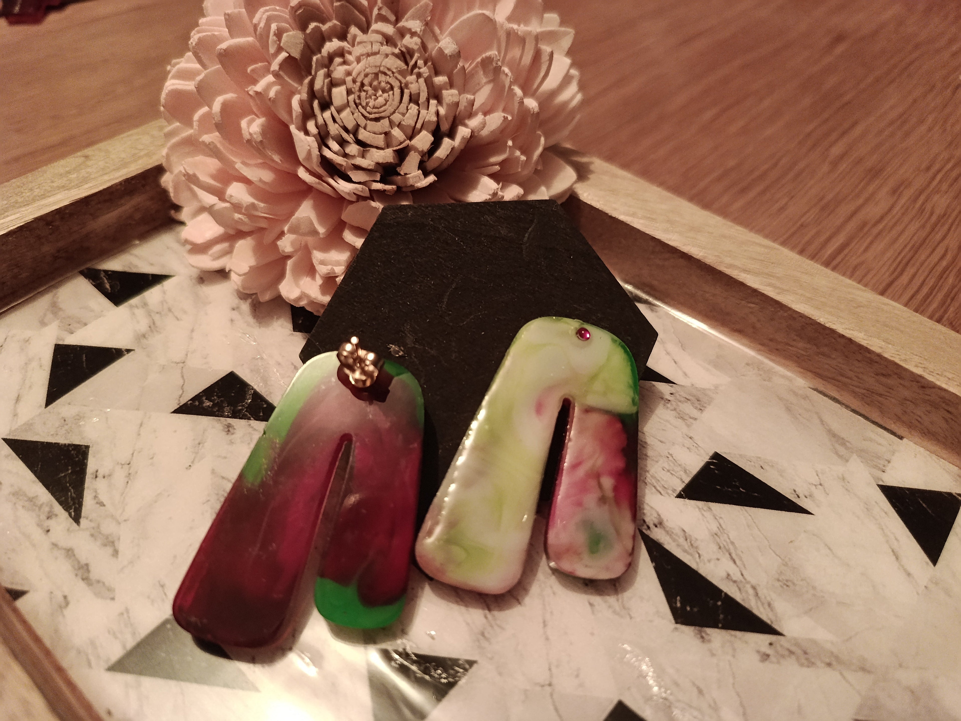 Boucles d'oreilles Arches Marbré Rose & Vert – Pièce unique artisanale