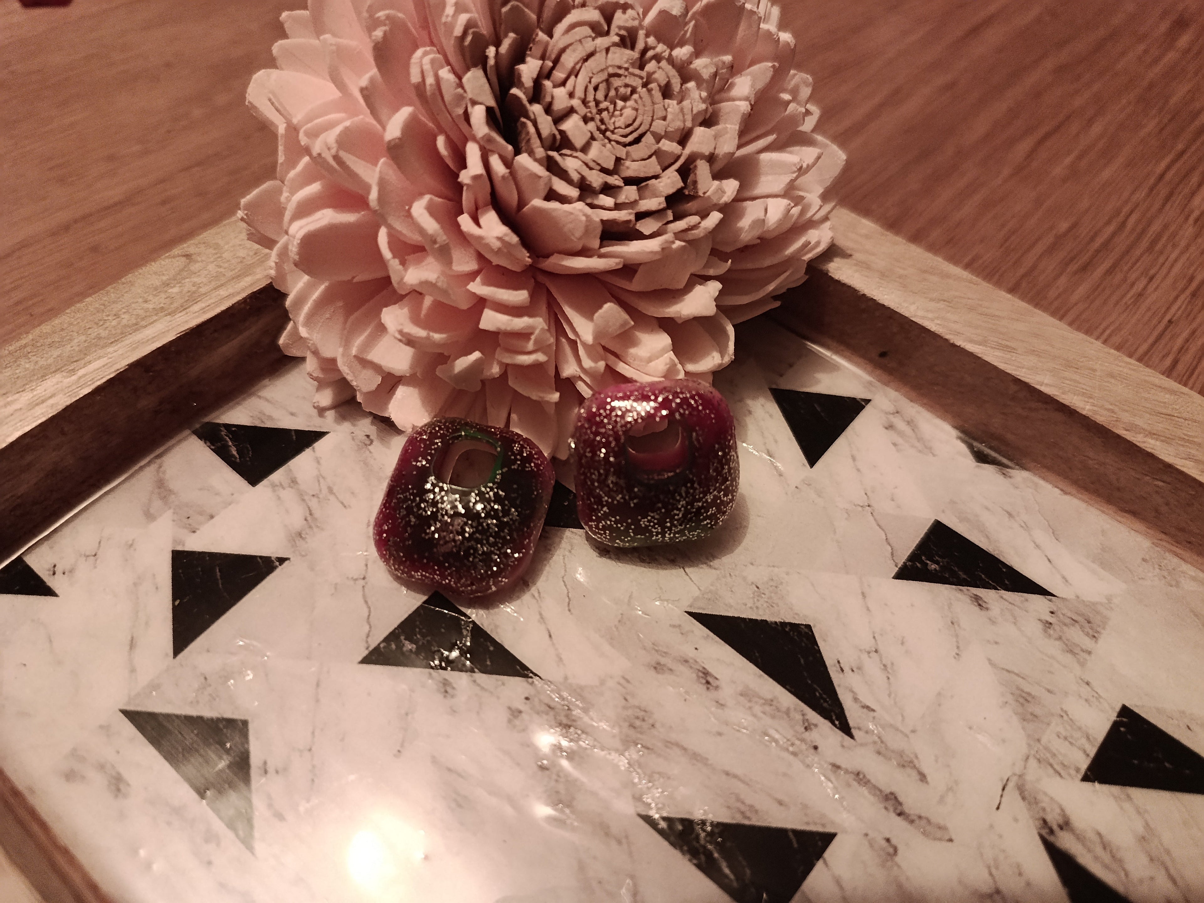 Pampilles Carrées Bordeaux Pailleté Doré – Accessoires créoles artisanaux