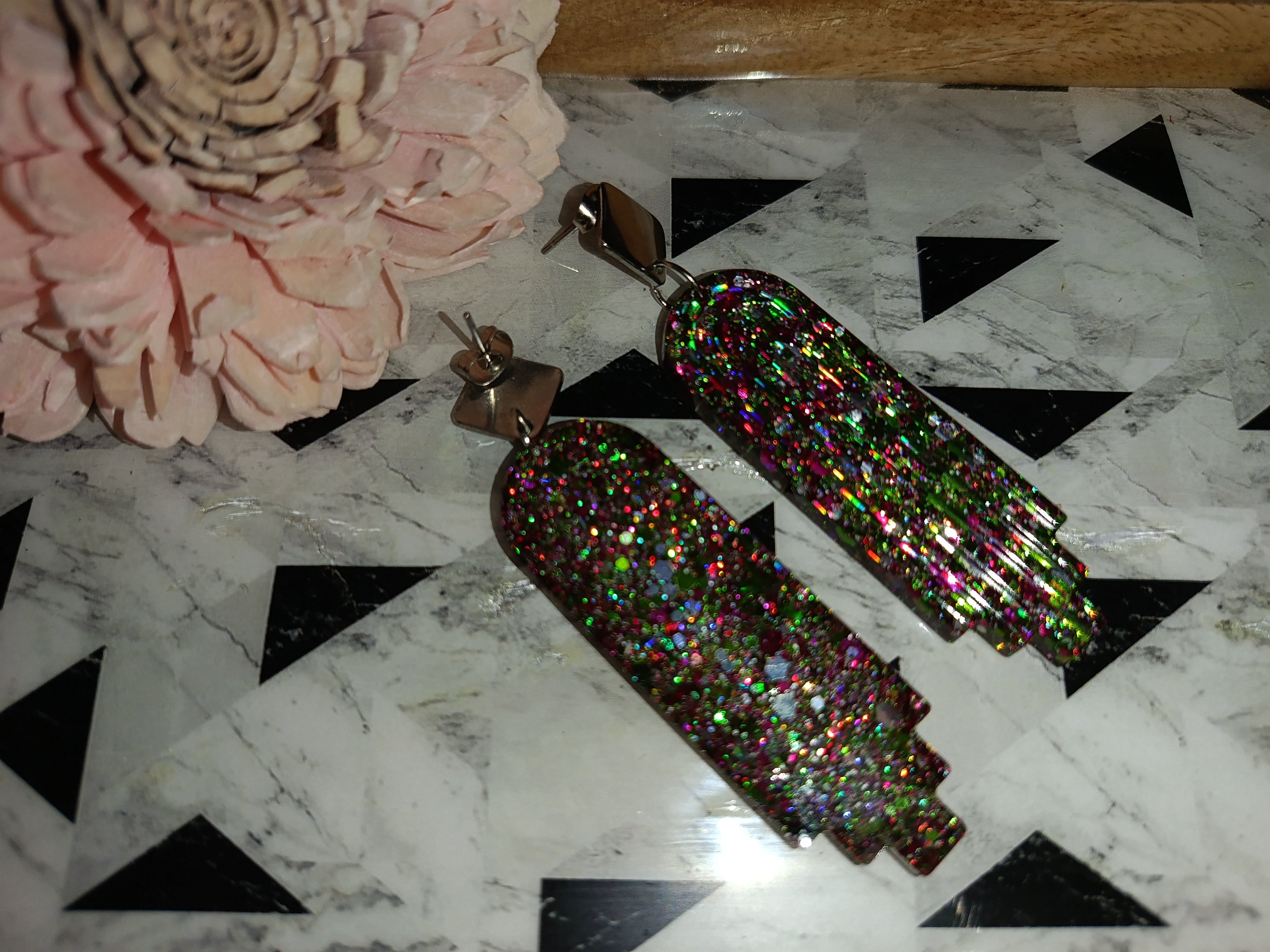 Boucles d'oreilles Pendantes Arcade — Paillettes Holographiques Multicolores