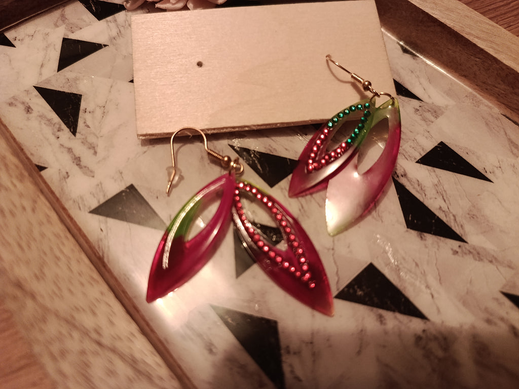 Boucles d'oreilles Feuilles Bordeaux & Vert – Pièce unique artisanale