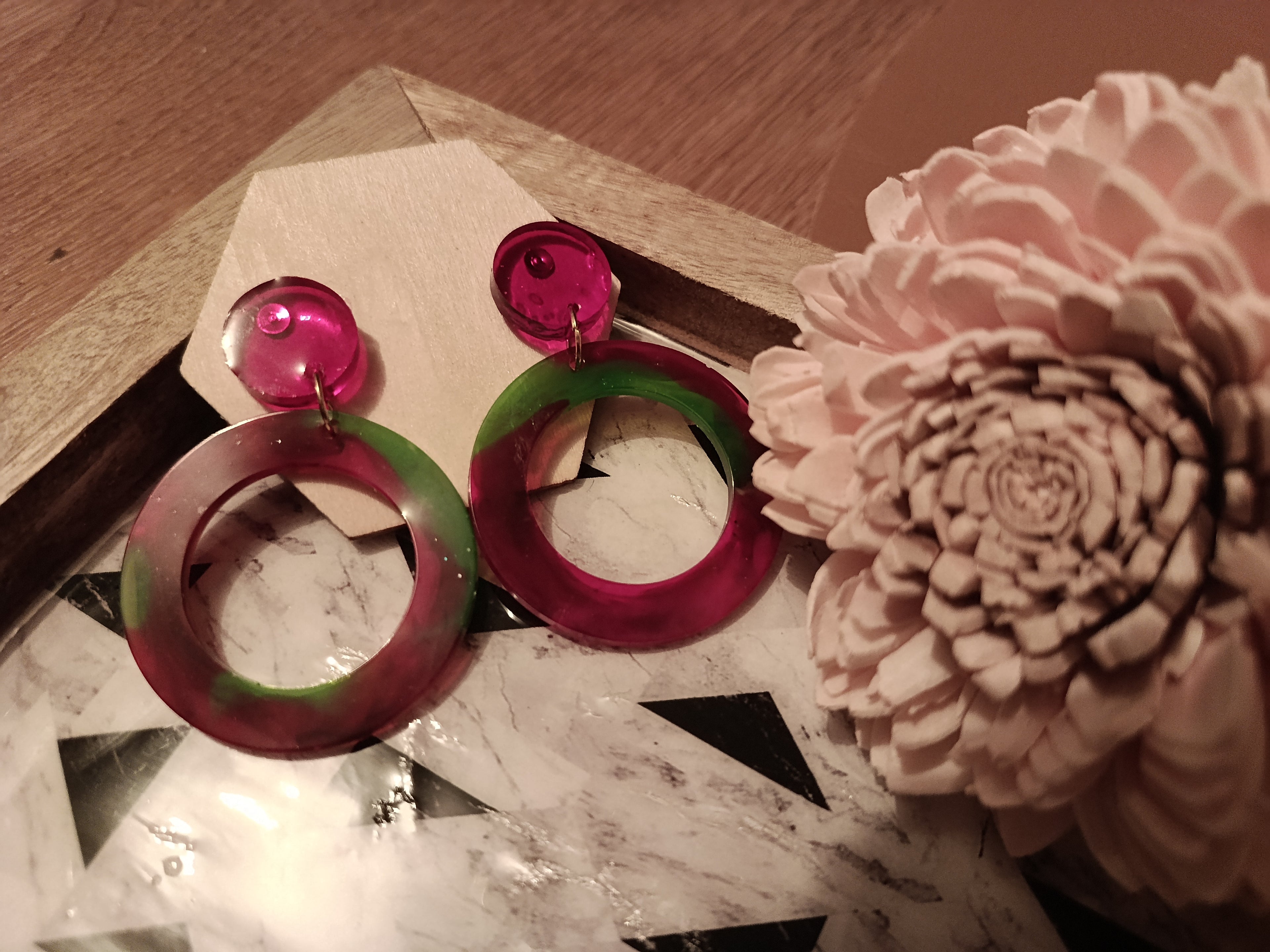 Boucles d'oreilles Créoles Bohème Bordeaux – Pièce unique artisanale