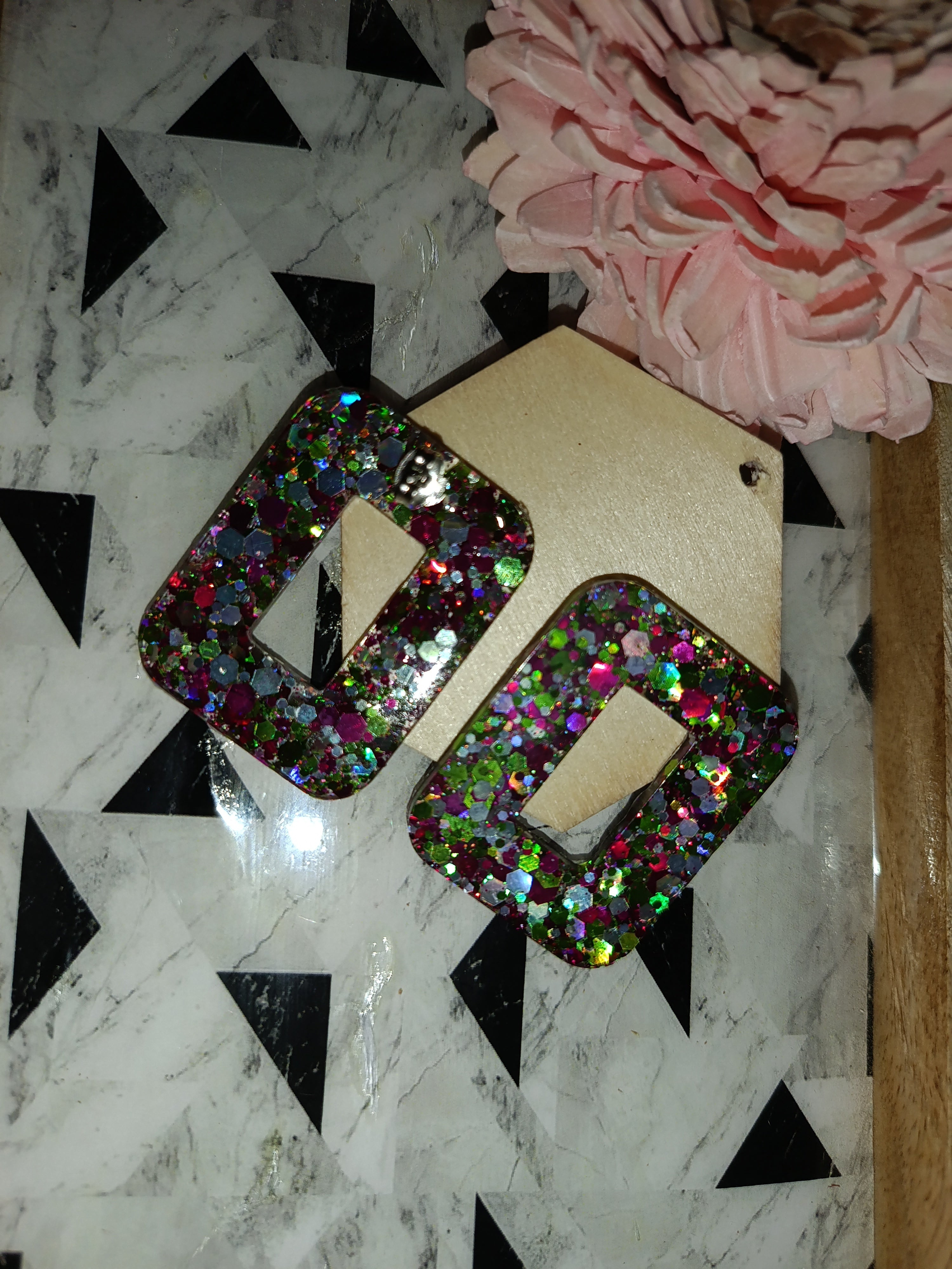 Boucles d'oreilles Puces Losange Cadre Ouvert — Paillettes Multicolores