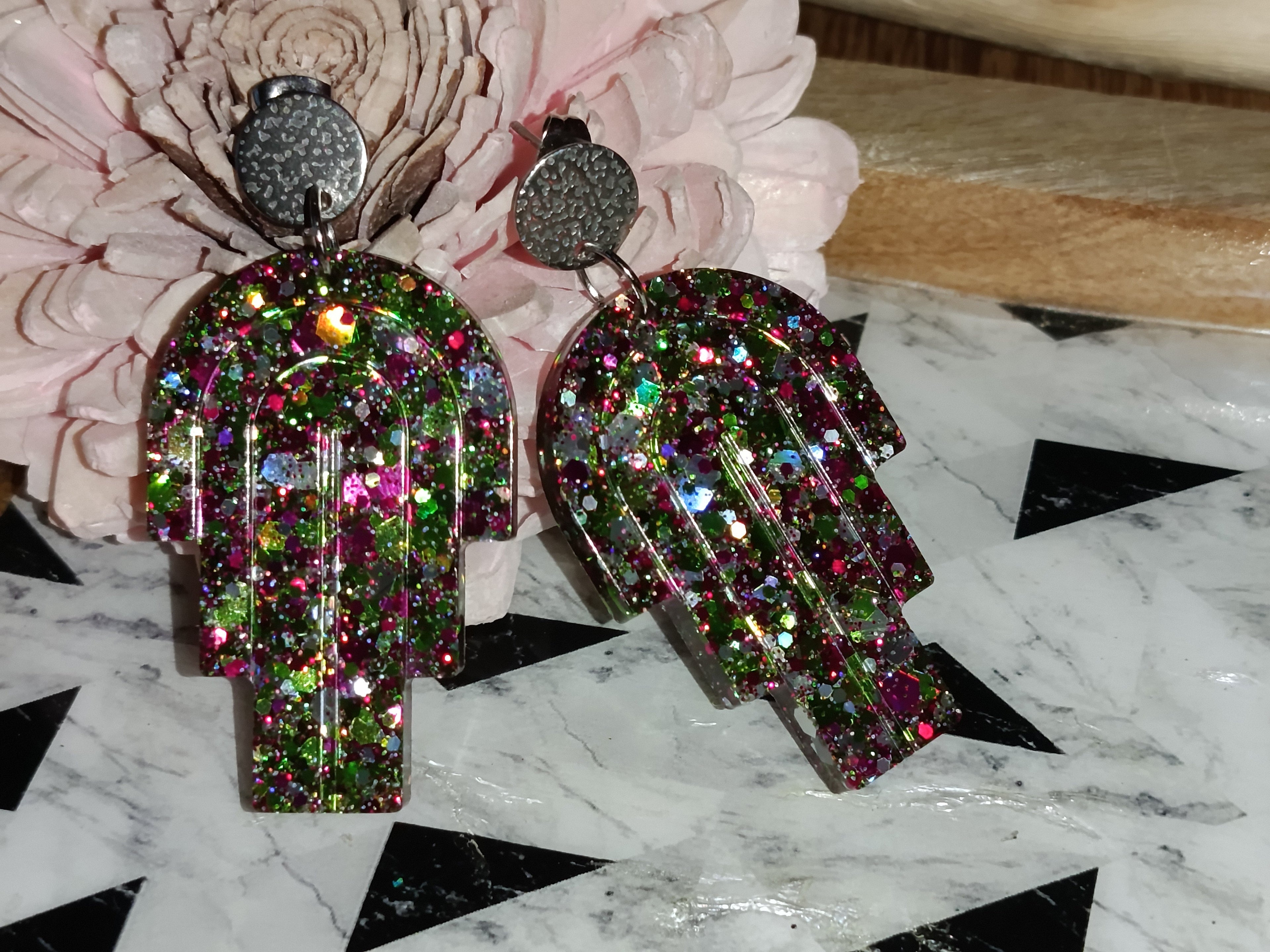 Boucles d'oreilles Pendantes en forme de Main de Fatma — Paillettes Multicolores