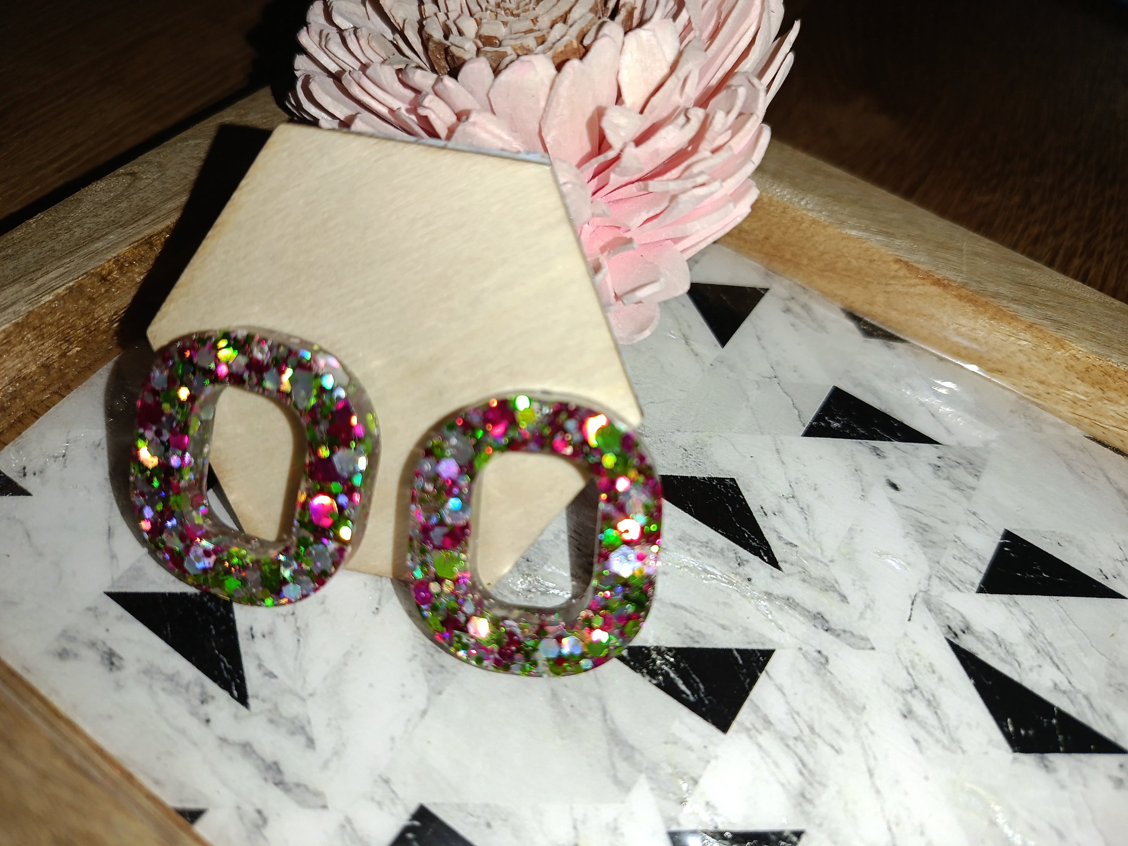 Boucles d'oreilles Puces Cercle — Paillettes Multicolores Festives