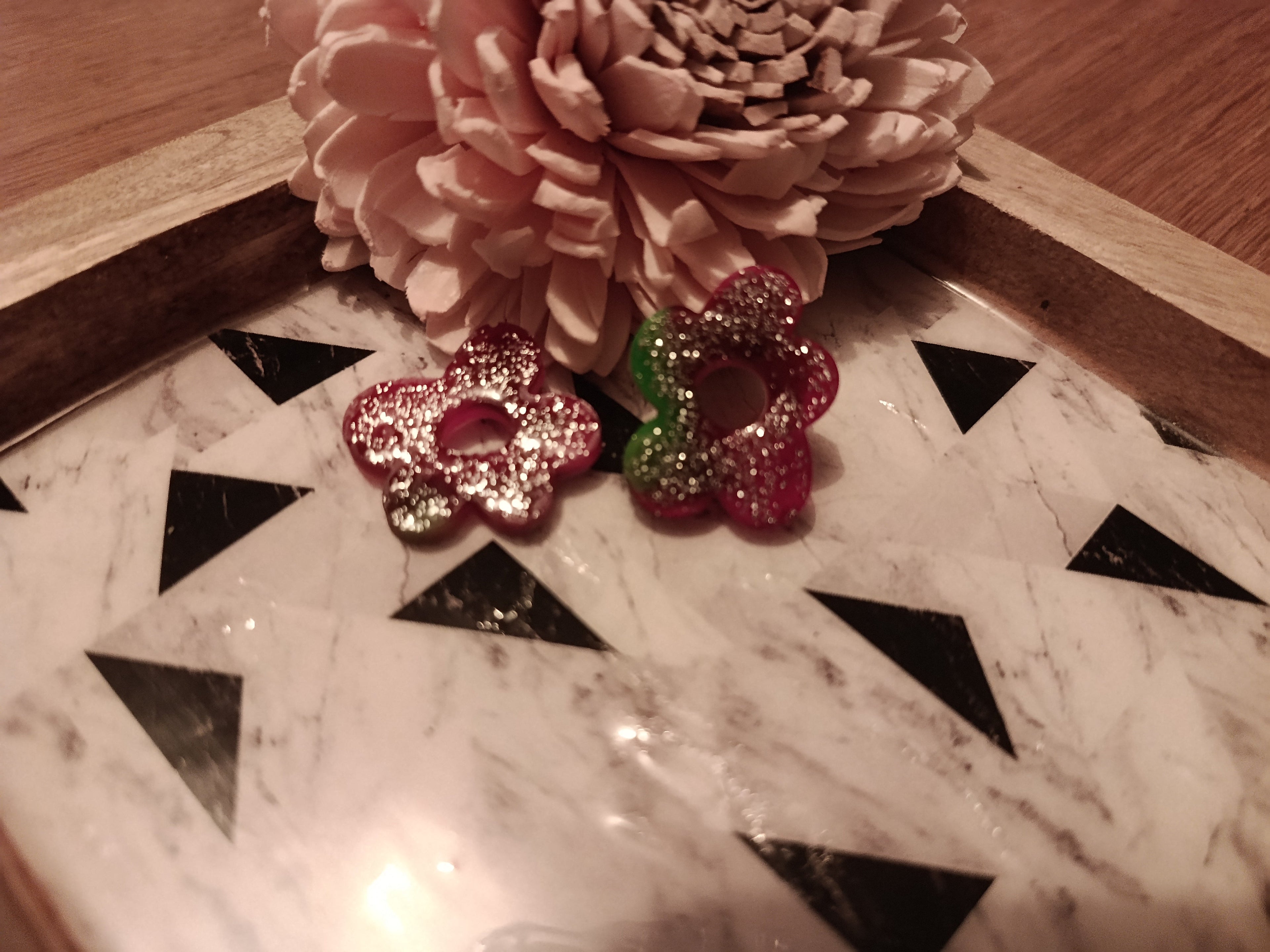 Pampilles Fleur Pailletée Rose & Vert – Accessoires créoles adultes