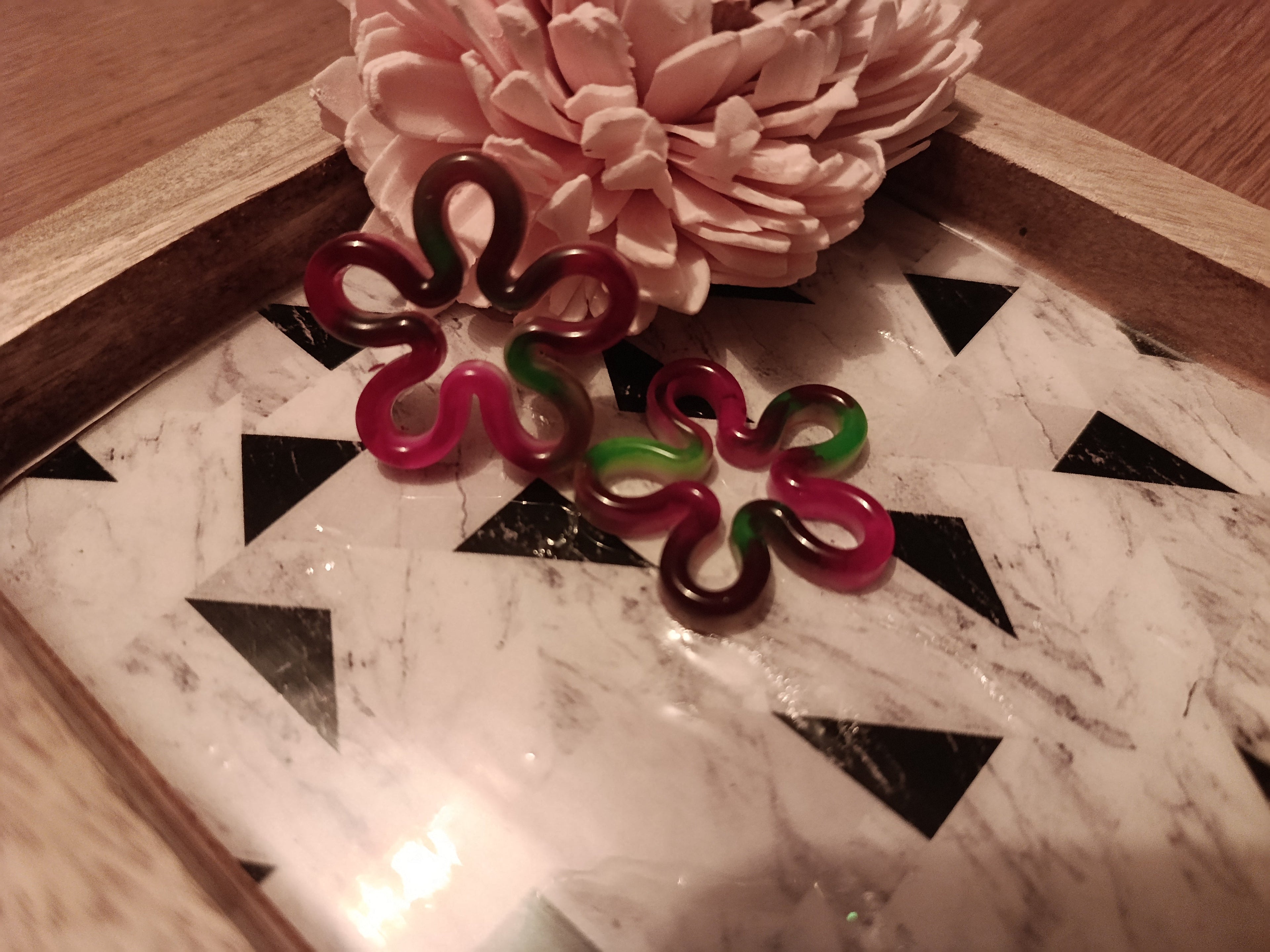 Pampilles Serpentines Bordeaux, Rose & Vert – Accessoires créoles artisanaux