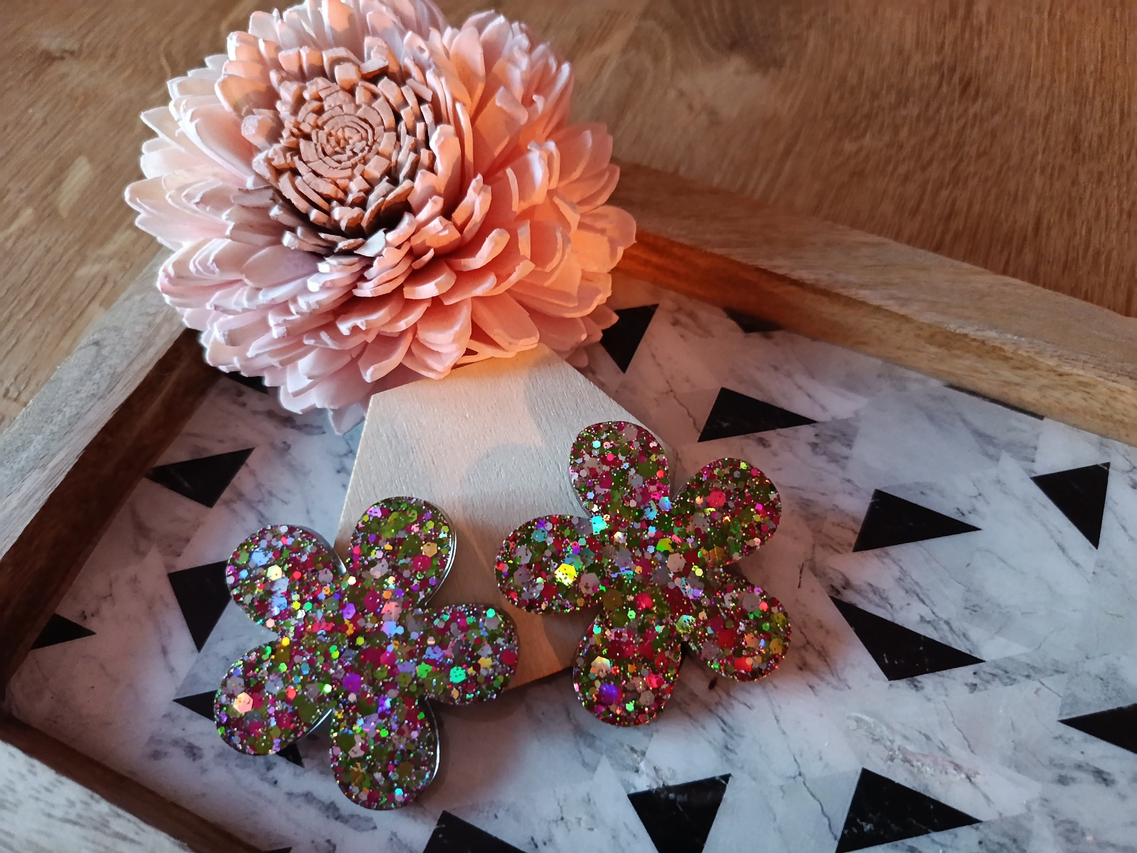 Boucles d'oreilles Puces Fleur — Paillettes Multicolores Fête