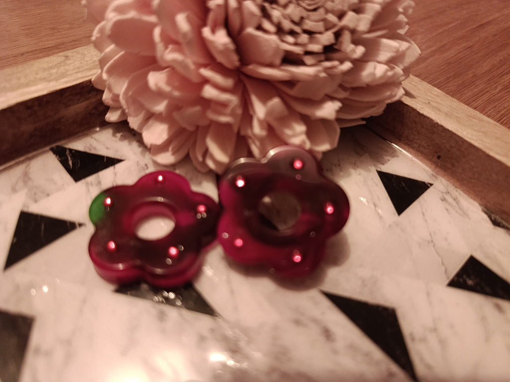 Pampilles Fleur Bordeaux Strass – Accessoires créoles artisanaux